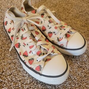 Converse Low Top Strawberry Sneakers Youth Size 2 Used